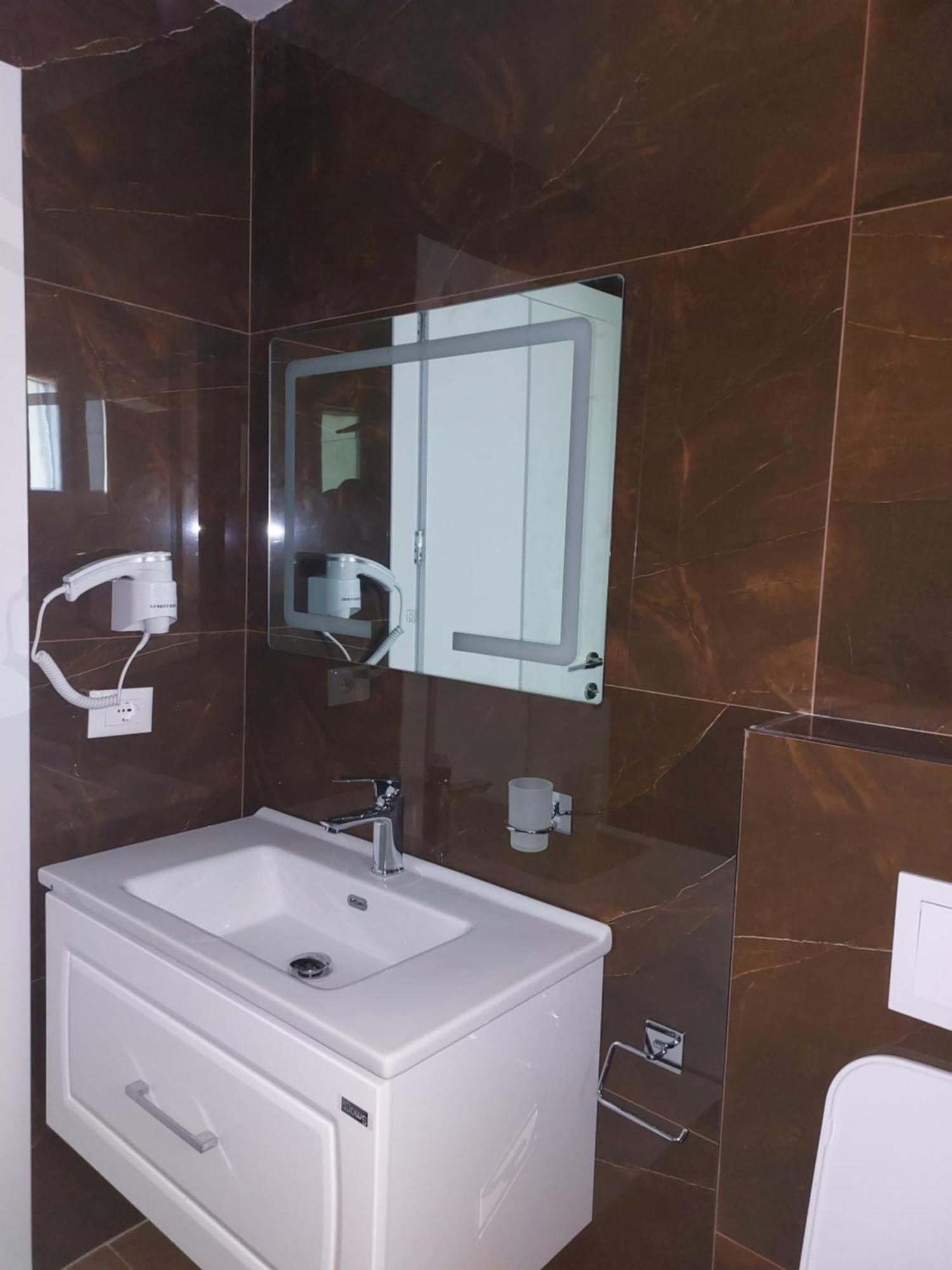 Hotel Demoli Pogradec Exterior foto