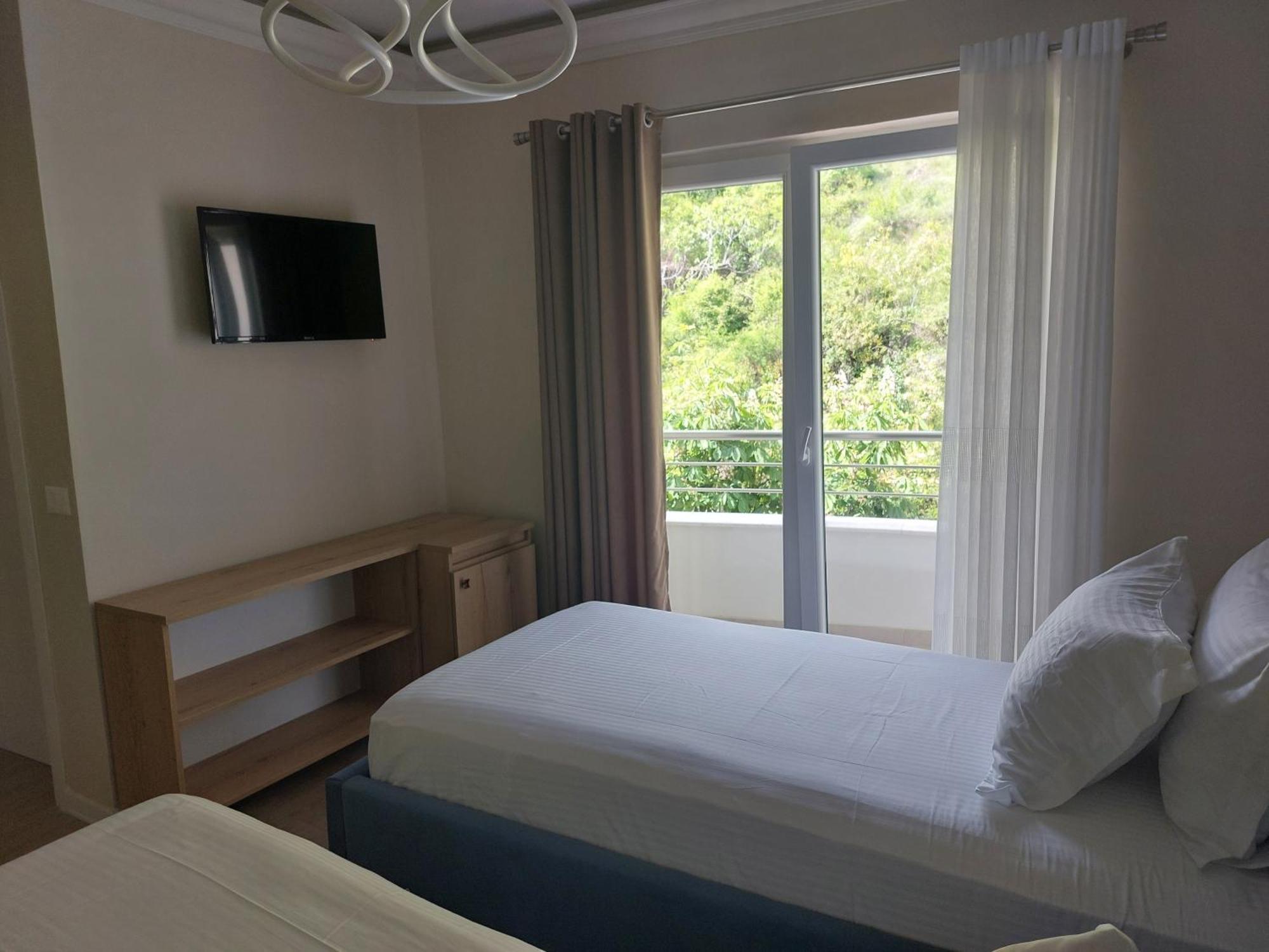 Hotel Demoli Pogradec Exterior foto